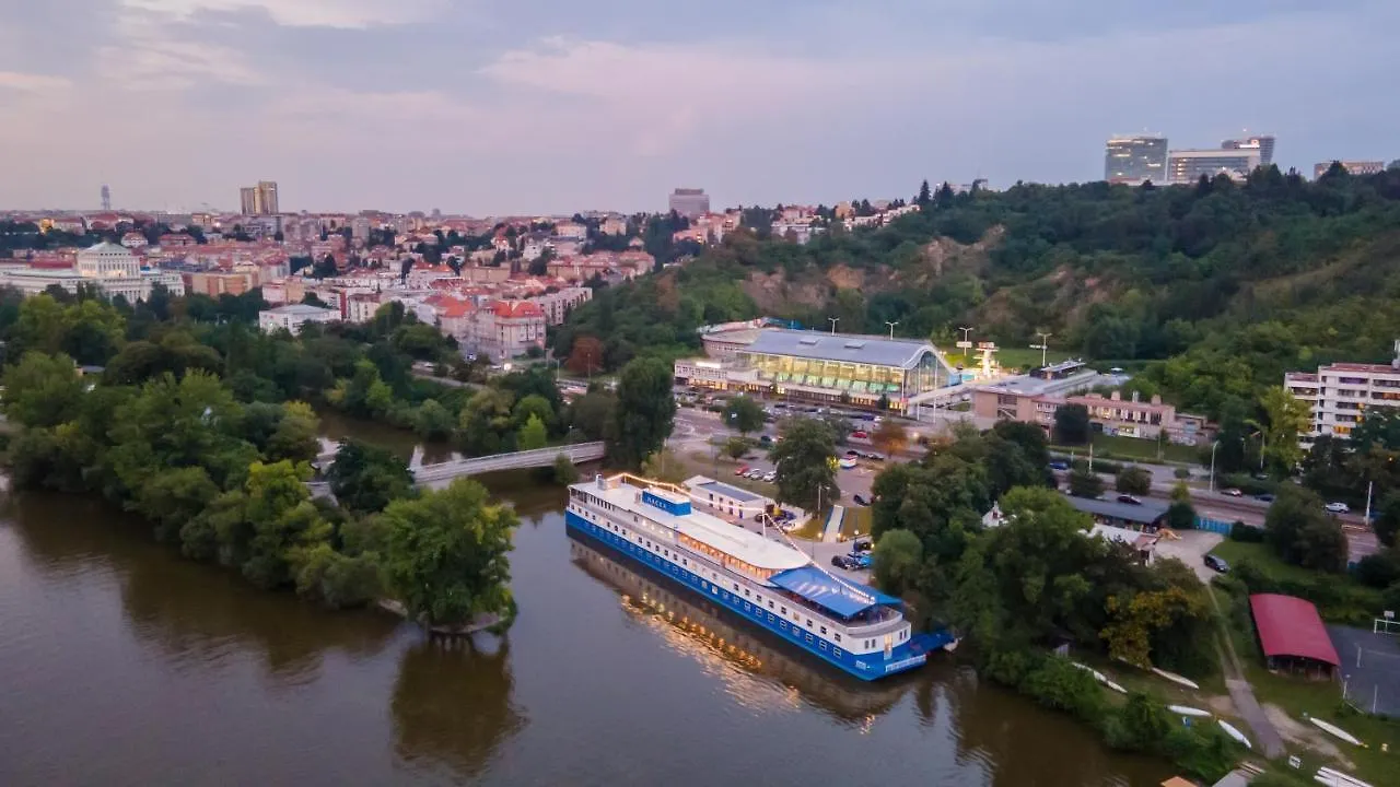 Botel Racek Prague 3*,