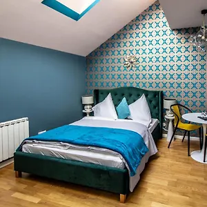 Bourgeois In Cultural Heritage Building By Ruterra Praga