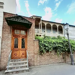 https://apt-terrase-garden.alltbilisihotels.com